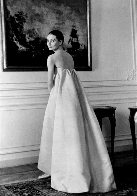 mantel audrey hepburn givenchy|story of a dress Givenchy.